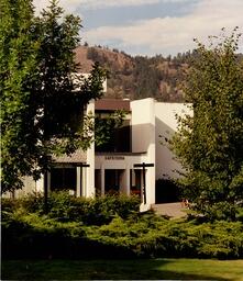 Cafeteria building on Cariboo College campus