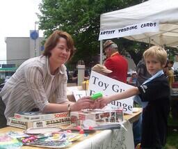2006 peace walk toy gun exchange
